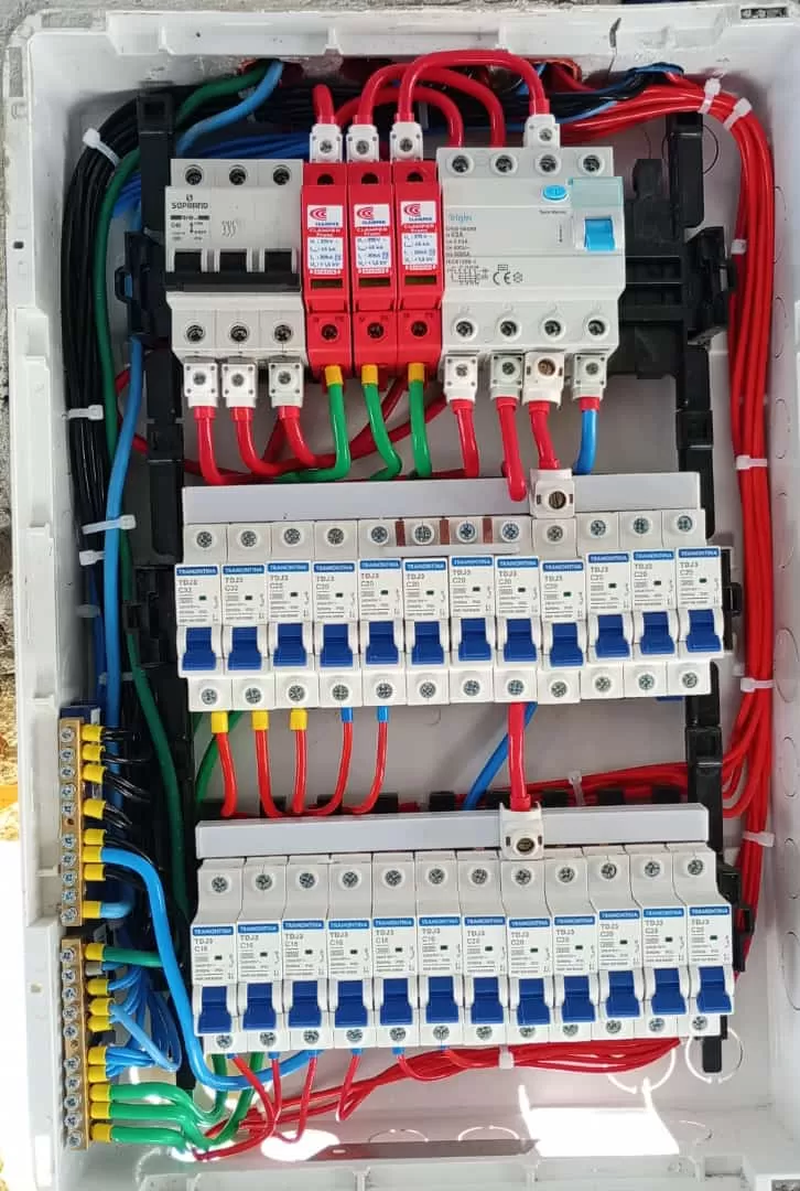 Instalação de tomadas e interruptores